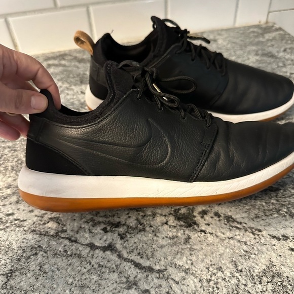 NIKE Roche 2 premium leather black men's sneaker.  9.5 - Picture 2 of 10